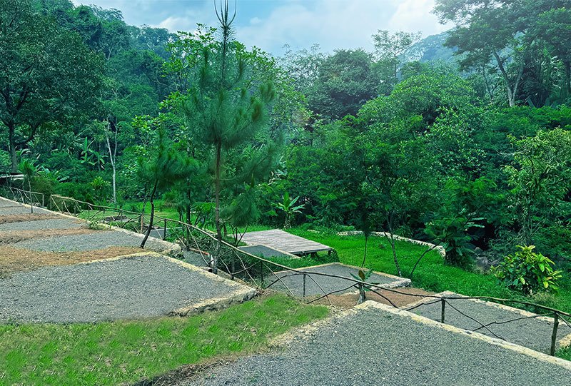 Camping riverside gaya burschraft di Bunihayu Forest